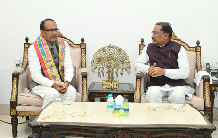 CM विष्णुदेव साय से केंद्रीय कृषि मंत्री शिवराज सिंह चौहान ने की मुलाकात