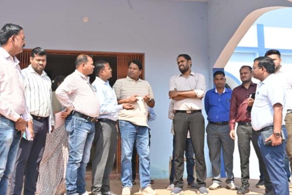 Collector inspected the newly constructed Tehsil building, directed to complete the basic facilities soon.