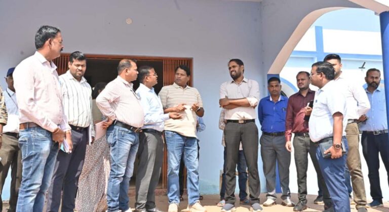 Collector inspected the newly constructed Tehsil building, directed to complete the basic facilities soon.