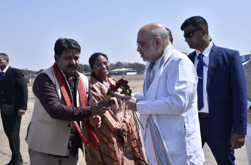Home Minister Amit Shah arrived at the Bastar Pandum closing ceremony.