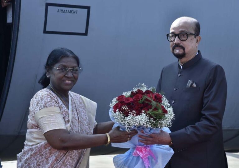 President Murmu arrived in Jagdalpur, where Governor Ramesh Bais extended a warm welcome at Maa Danteshwari Airport.