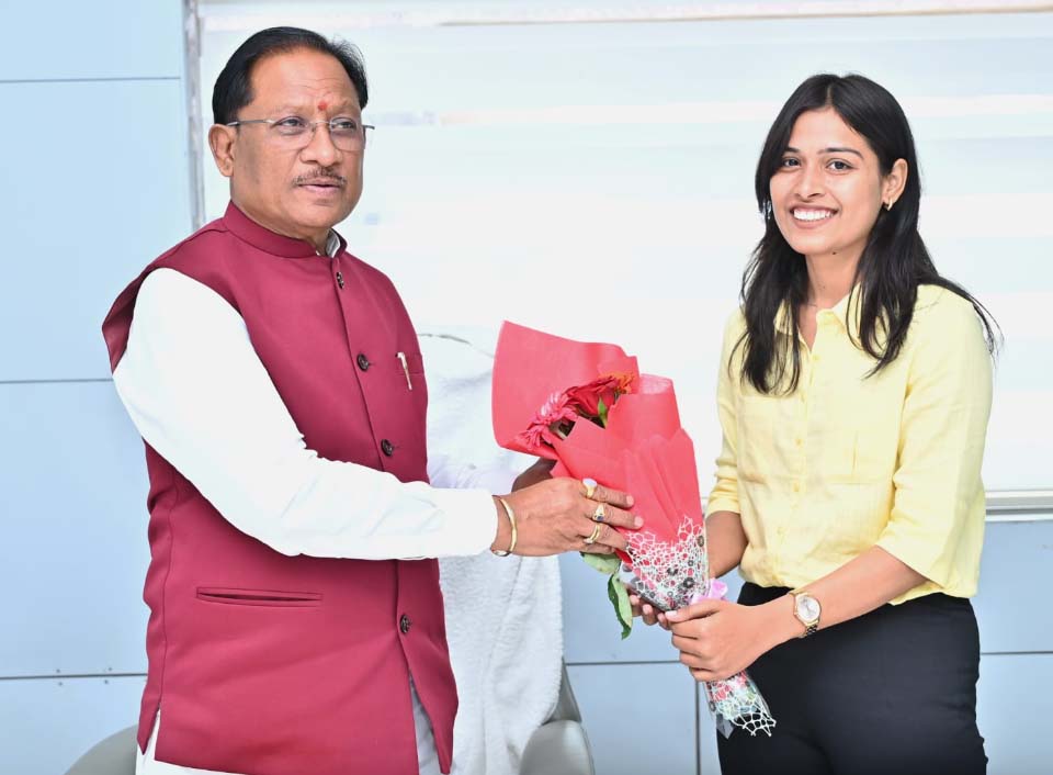 Determination to serve the nation and flight to success, Supriya Singh of Mungeli becomes Lieutenant