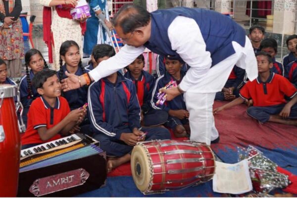 CM Sai visited children with disabilities and announced that a bus would be provided to the Pariyana Residential School for Children with Disabilities in Narayanpur.