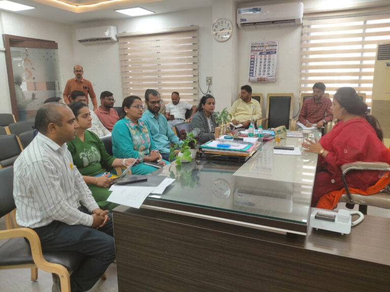 मेयर मीनल चौबे ने गर्मी में सुगम पेयजल आपूर्ति के दिए निर्देश 