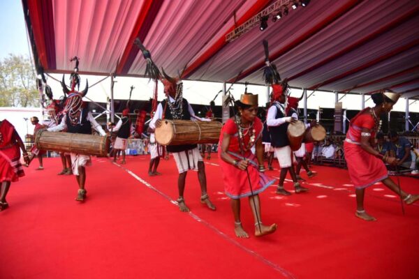 The youth of Bastanar showcased the vibrant folk culture through the 'Gaur dance', which captivated the President.