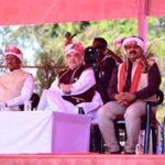 Union Home Minister Amit Shah was impressed by the school children's performance and encouraged them by applauding.