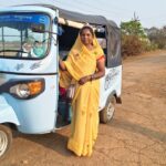 An inspiring story of women empowerment: Shashi Devi Kanwar became self-reliant by driving an e-rickshaw.