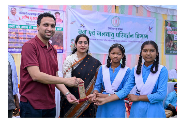 घने जंगलों में वन और वन्यप्राणियों को बचाने का लिया संकल्प