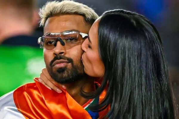 Hardik and Mahikaa crossed all limits, users got angry when they got romantic in public.