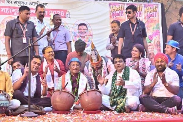 CM Sai played the drum, journalists danced in the joy of colors