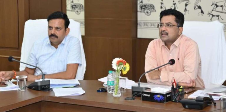 आधार बेस उपस्थिति प्रणाली: प्रथम स्थान पर आने वालों की प्रशंसा, समय पर उपस्थित ना होने वालों पर होगी कार्यवाही