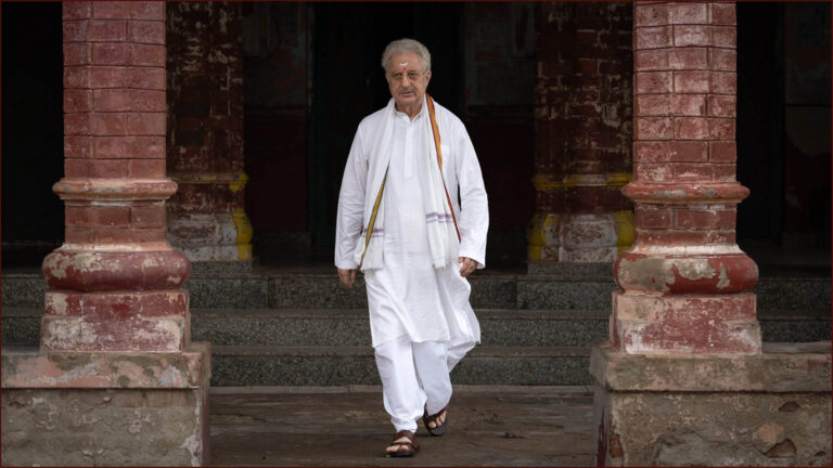 फ़िल्म श्री रामभूमि में अशोक सिंघल की भूमिका निभा रहे अनुपम खेर 