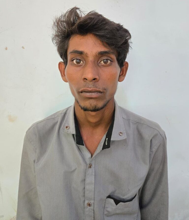 गांव में नशे के सौदागर ने की गुंडागर्दी, ग्रामीणों को पीटा, गिरफ्तार
