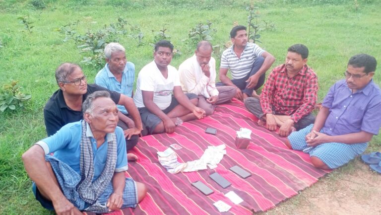 रायगढ़ जंगल में पुलिस की रेड, 8 जुआरी गिरफ्तार