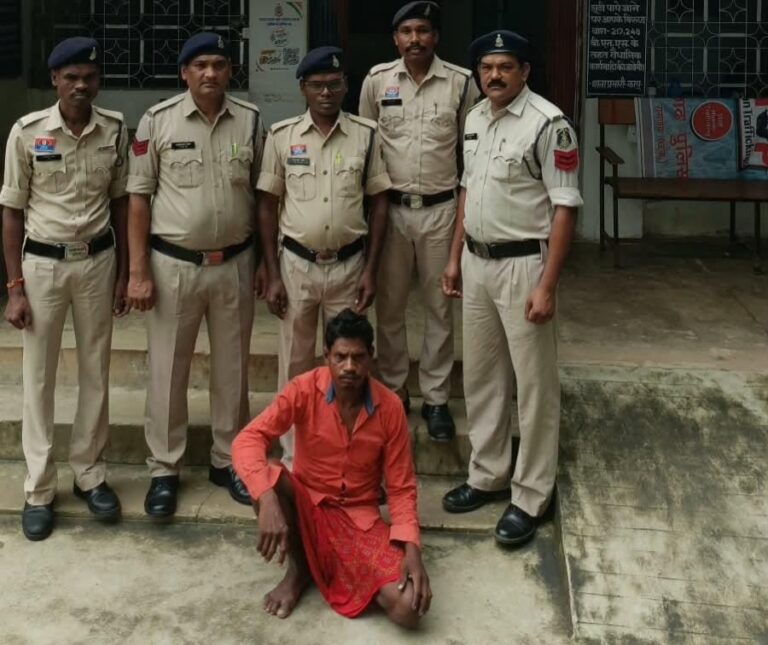 पत्नी की गला दबाकर हत्या, शव को आंगन में जलाया, हड्डियों को दफन कर पुलिस के पास पहुंचा पति