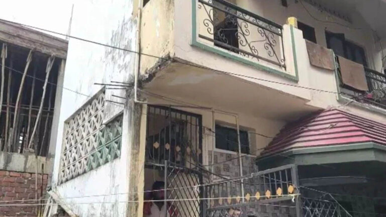 भाई-बहन को बाय-बाय करते वक्त दूसरी मंजिल से गिरा बच्चा, मौत