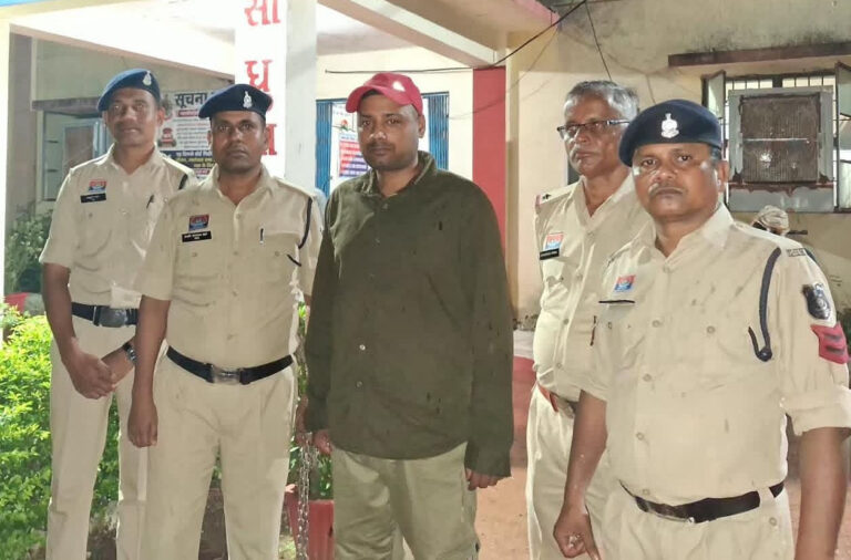 ACB अधिकारी बनकर घर में घुसे, गोली मारने की दी धमकी, फरार आरोपी गिरफ्तार