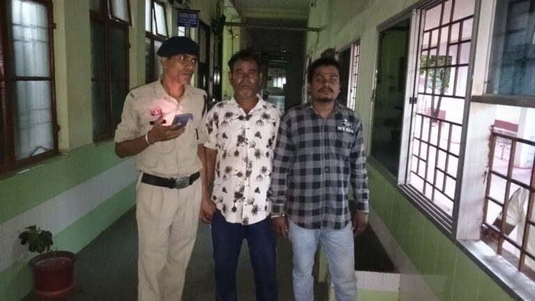 दूध व्यापारी से सोने का लॉकेट झपटा, दो आरोपी गिरफ्तार